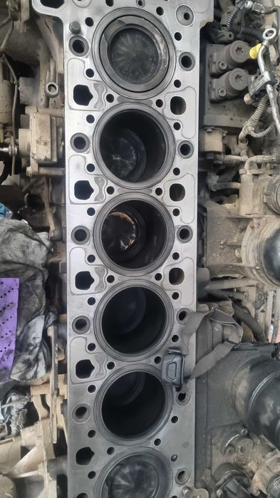 Reparatii tractoare , cutii viteze , motoare si instalatii hidraulice