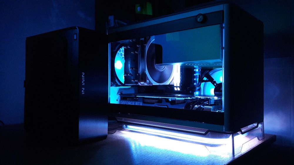 Carcasa gaming In Win A1 Plus Mini ITX RGB sursa 650W certificare Gold