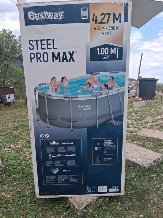 Vând piscină cumpărată anul trecut.