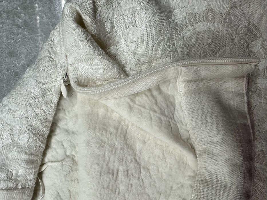 Pantaloni scurti din in cu broderie Zara