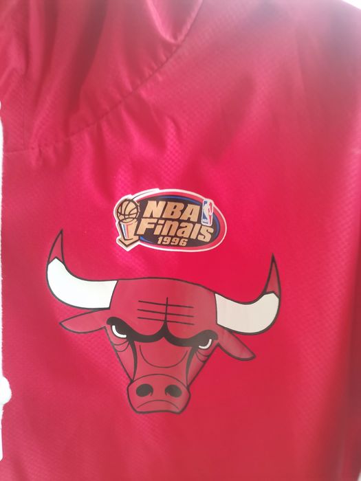 Спортно яке тип ветровка на Chicago Bulls