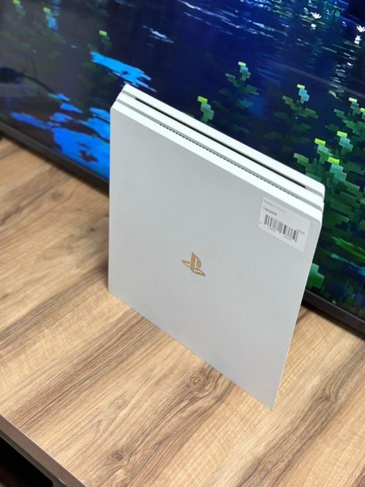 PlayStation 4 Pro белый