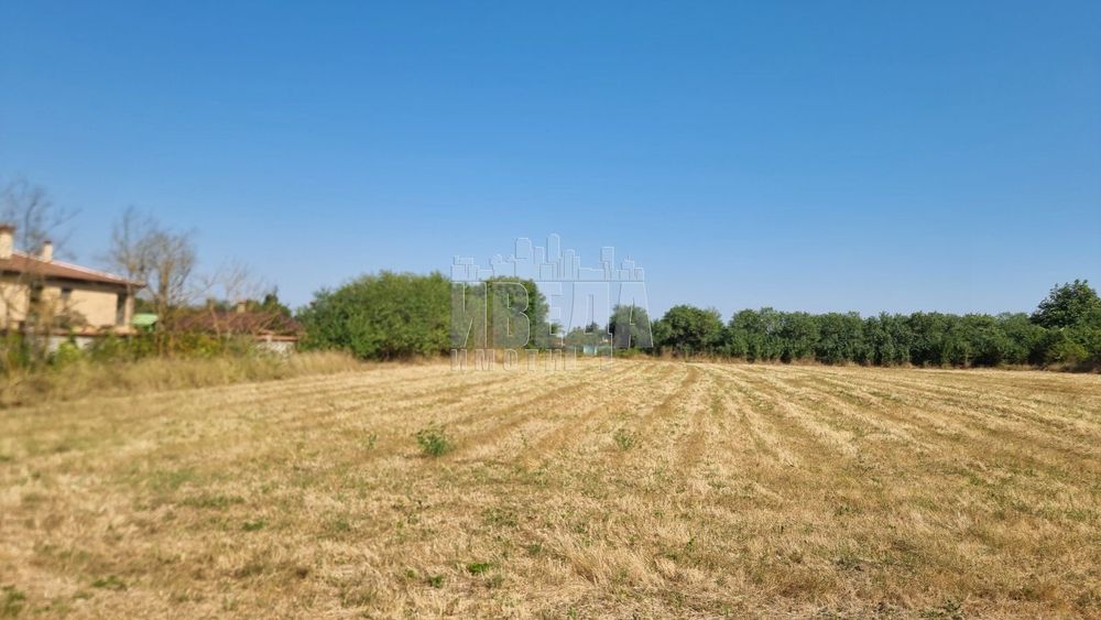 Парцел в Варна, област-с.Левски площ 4636 цена 89000