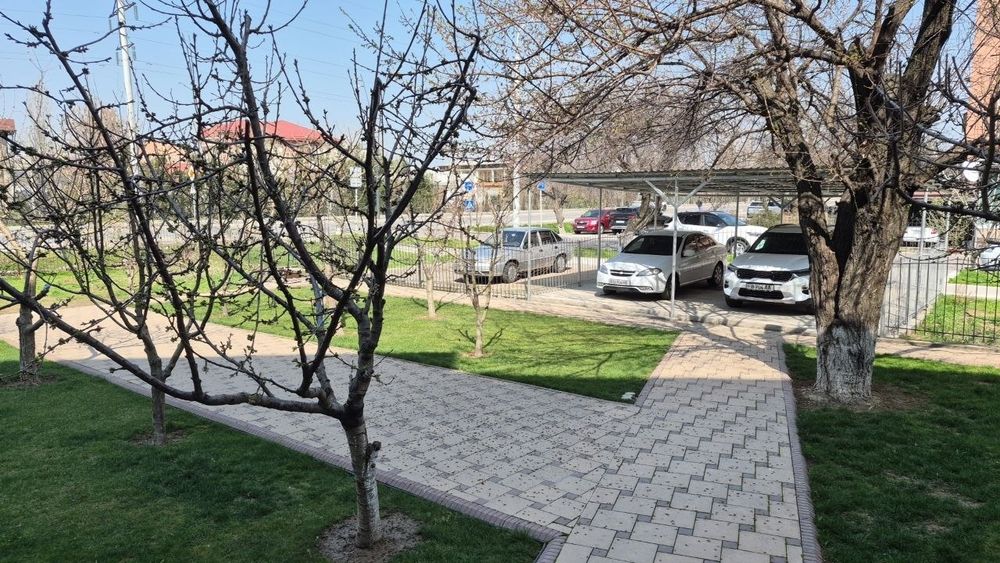 Продаётся 5 комн. Первый этаж. Юнусабад-9 квл