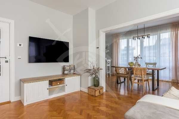 Дава се под наем Тристаен апартамент в Пловдив, Център - 100 кв.м за 897.6 € - Снимка #4