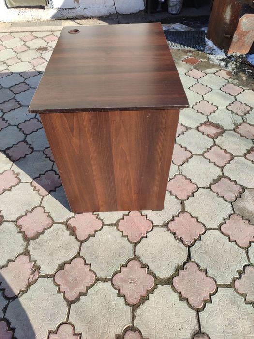 Стол письменный темно-коричневый