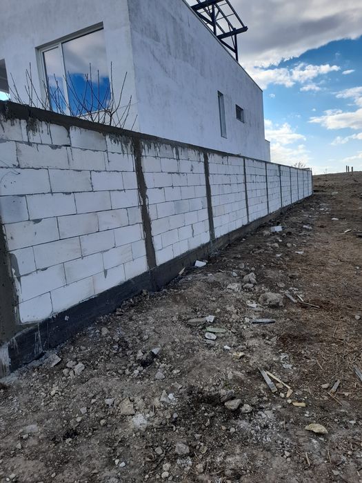 Construim garduri și porți stil jaluzea șipcă metalică tablă cutată