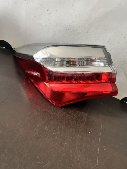 Stop stanga cu bec si led Toyota Corolla  an 2017-2019 cu defect