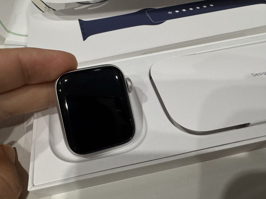 Продам Apple watch se (gen2) 40mm