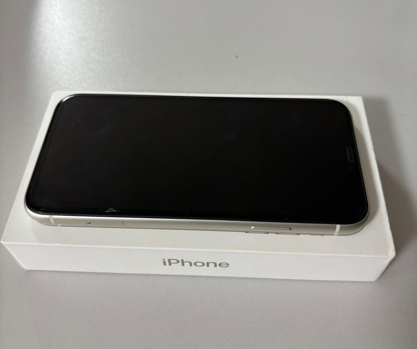 продам iPhone 11