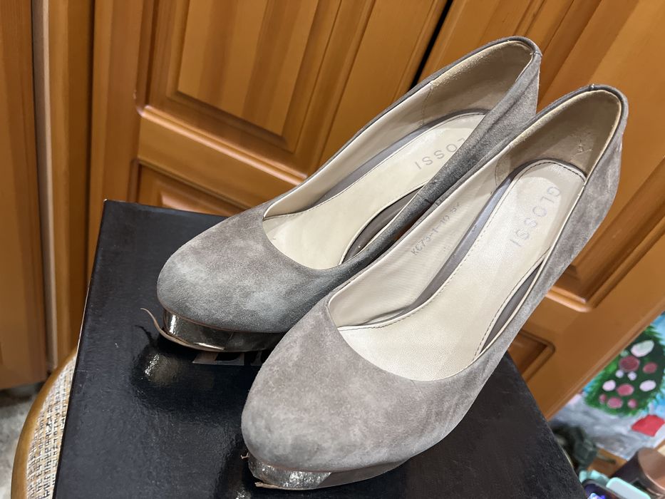 Продам туфли замшевые бежевые