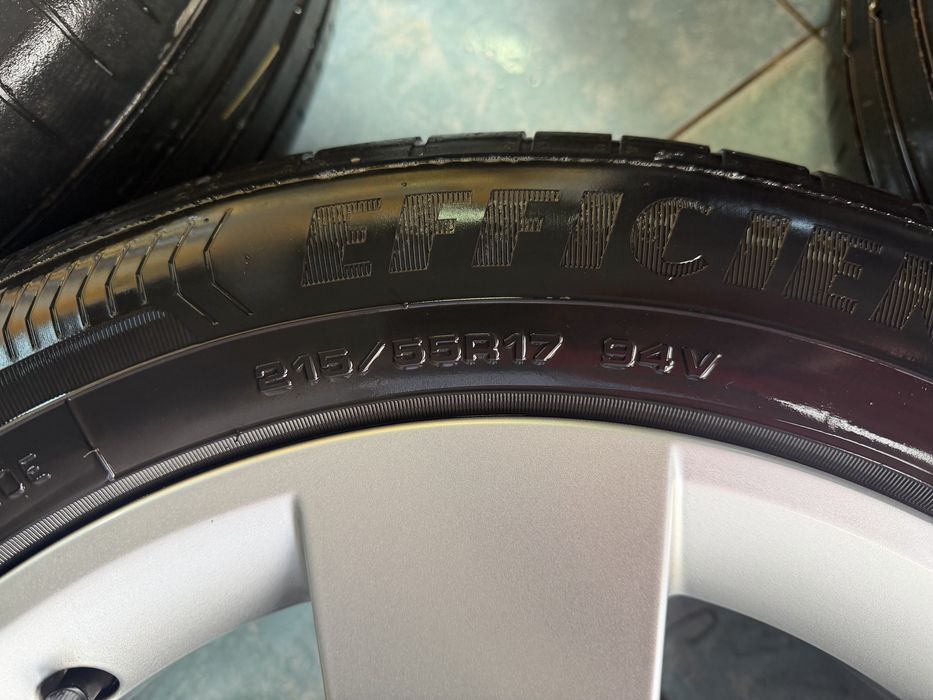 Roti/ jante aliaj R17 originale SKODA Superb 215/55/17 Goodyear vara