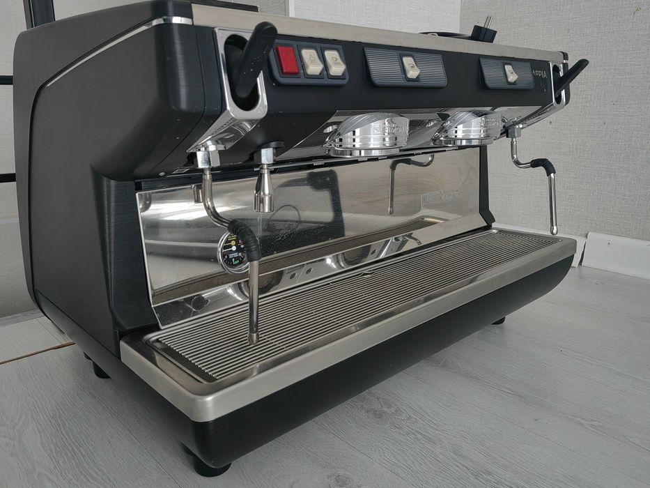 Кофемашина и кофемолка Simonelli