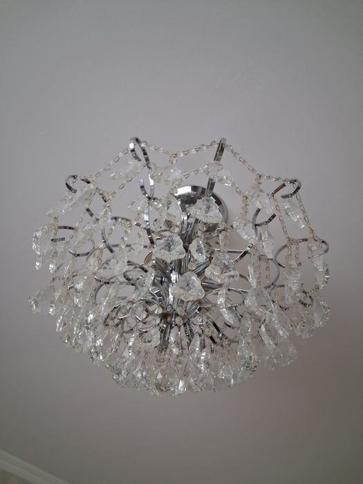 Продам люстру в гостинную