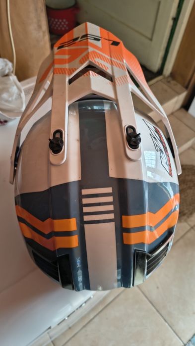 Vând cască enduro