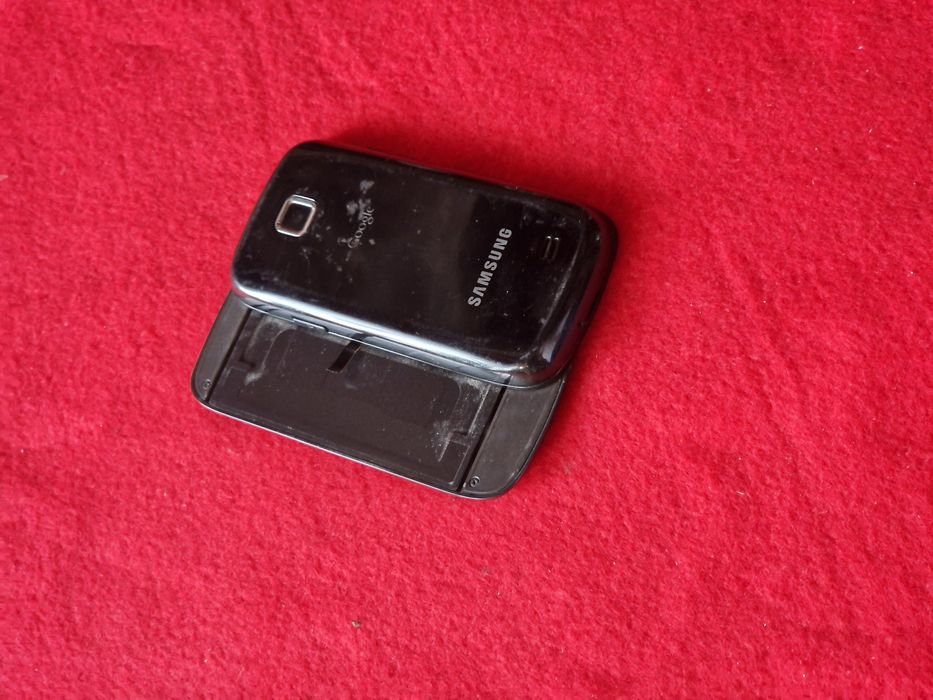 Telefon Samsung cu tastatura laterala pentru colecție sau piese, fara accesorii
