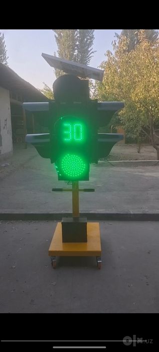 Svetoforlar va yo'l belgilari