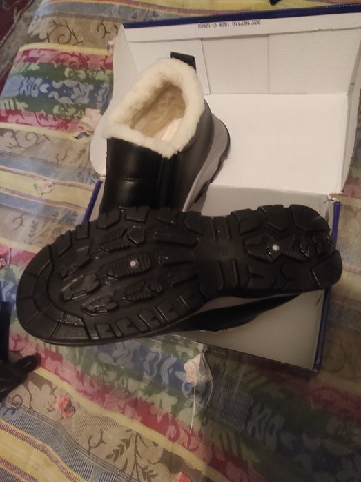 Продам теплые дутики