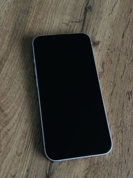 Продам Iphone 13