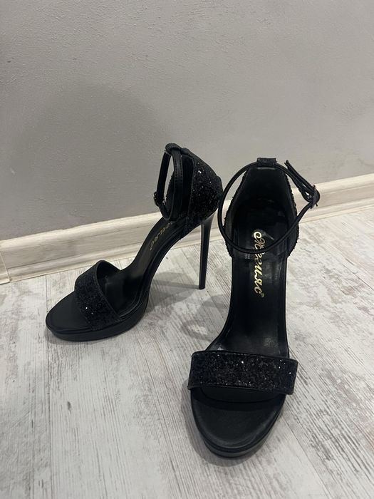 Черни официални сандали