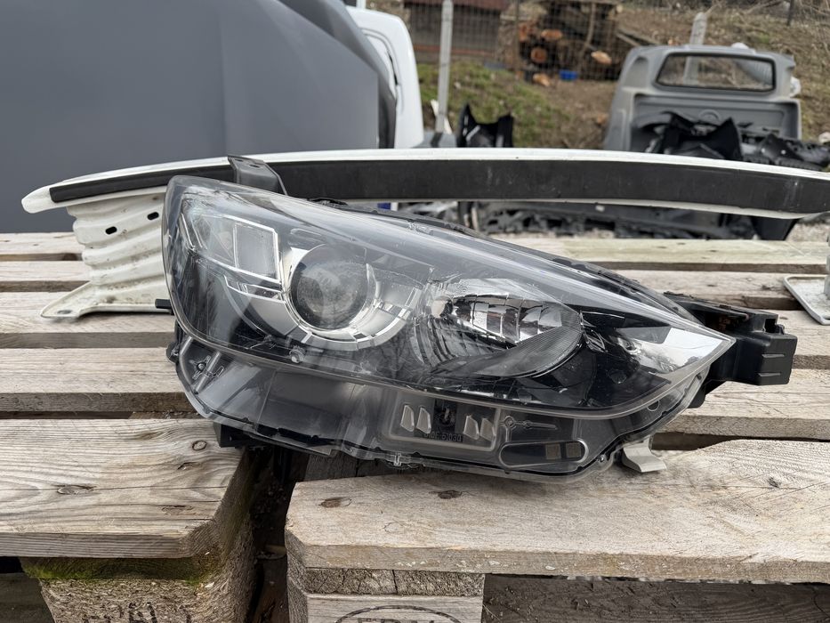 Фар Mazda CX-3 2017 год.-