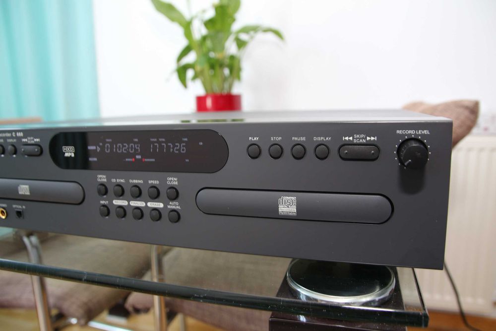 NAD C660 CD - recorder, analog si digital cu telecomanda