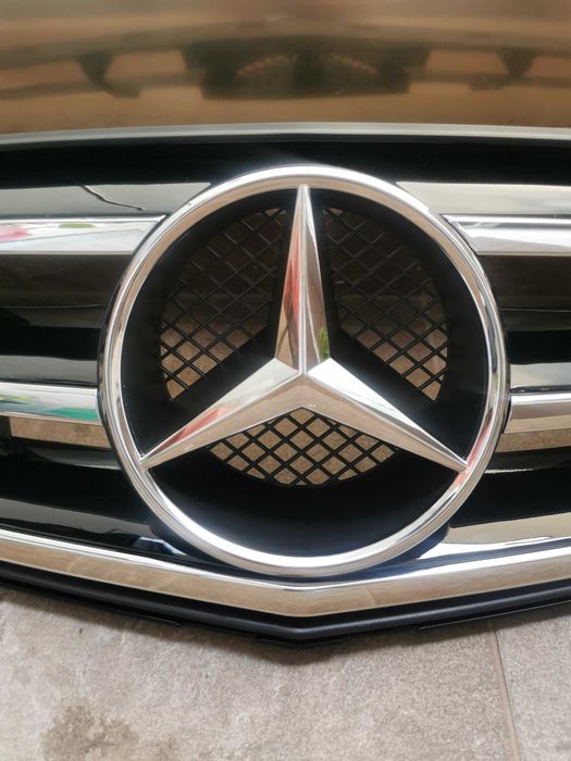 Решетка/маска с емблема тип Avantgarde BLACK/CHROME за Mercedes W204 C