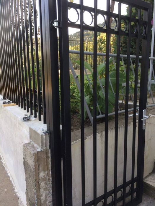 Изграждане и монтаж на огради врати и др,