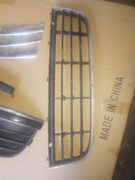 Решетка переднего бампера Фольксваген Джета 5