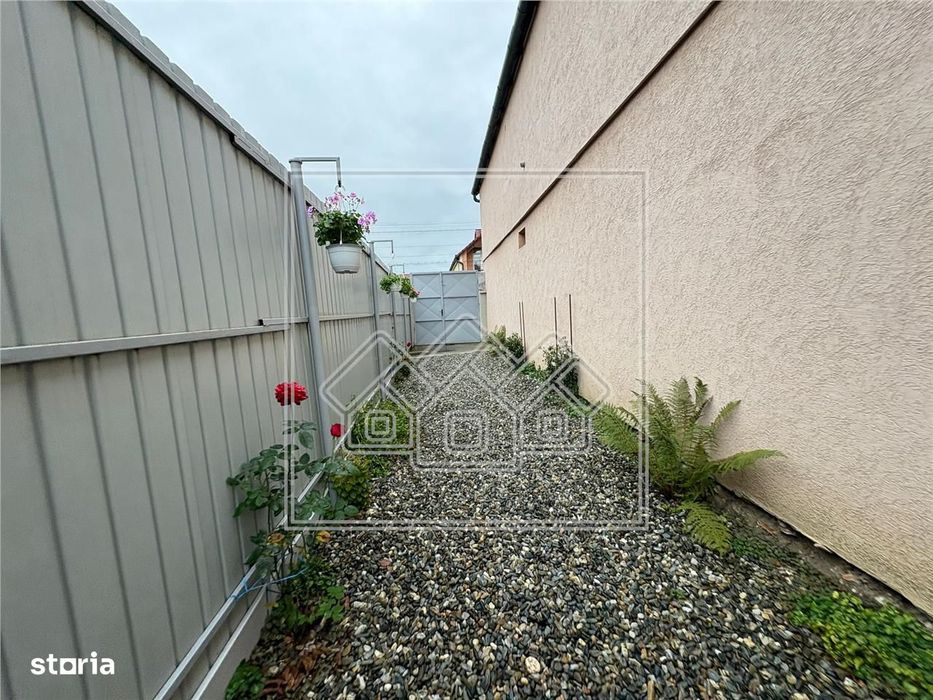 Casa cu 4 camere, balcon si curte - zona Lazaret