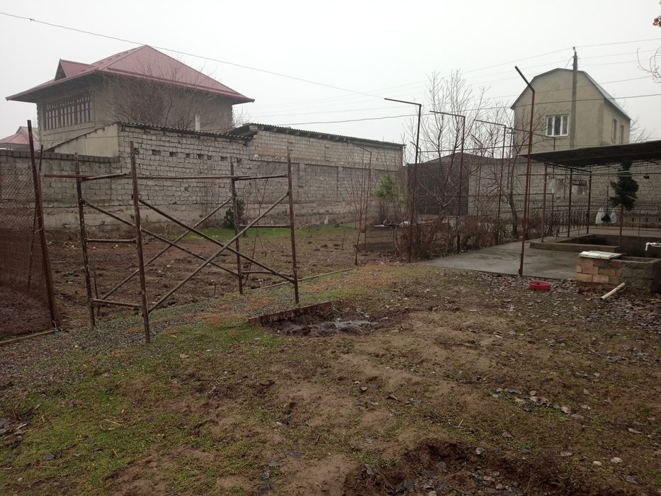 Hovli sotiladi 15 sotix pulini kelishamiz