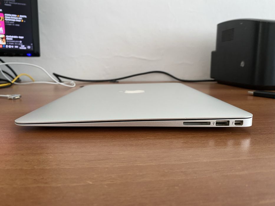 Ноутбук (macbook Air)