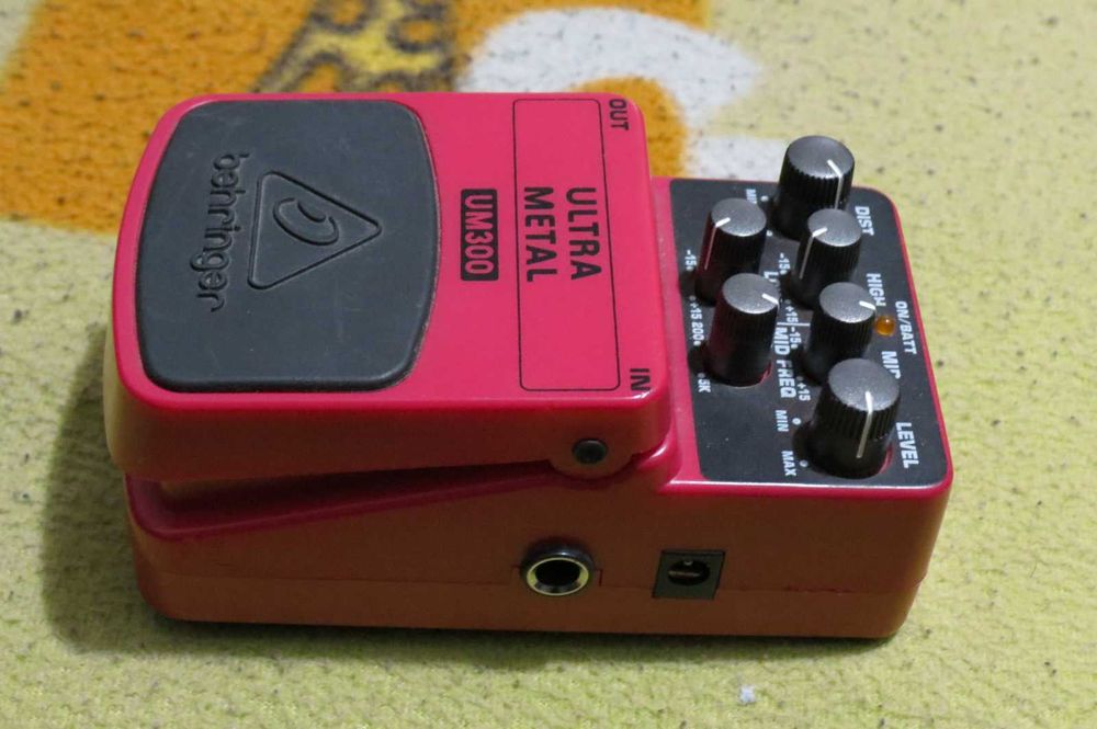 Pedala efect chitara Behringer UM300
