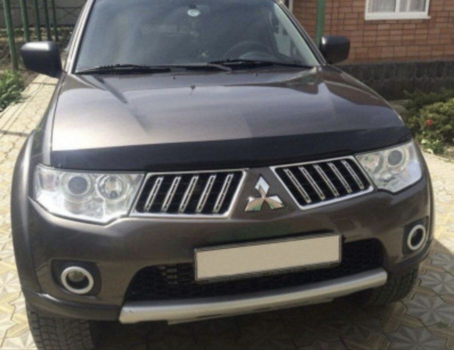 Дефлектор капота Mitsubishi Pajero Sport с 2008 по 2015