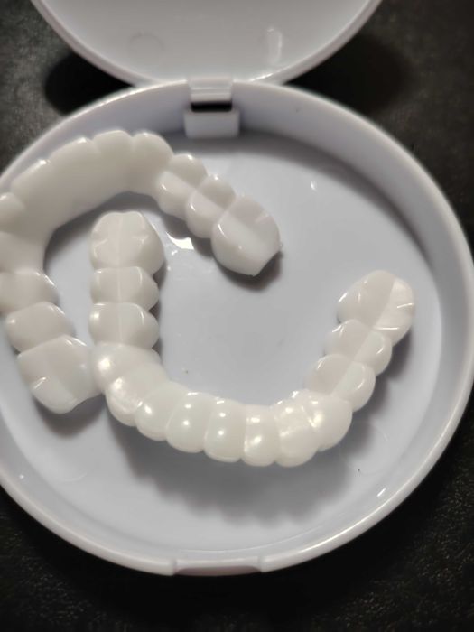 Горни зъби + Долни зъби в опаковка .