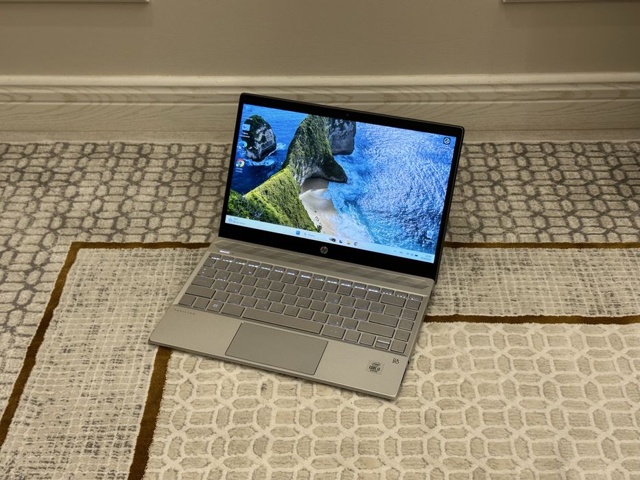 Ноутбук HP Pavilion 14 i3 / 4GB / SSD 256GB стильный и легкий!
