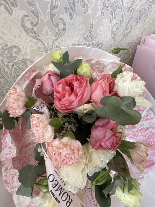 10 000тг цветы есть 3 букета