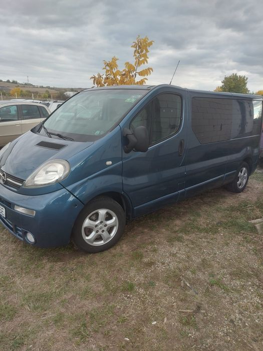 Vând  Opel Vivaro 6 locuri si benă  versiunea lungă