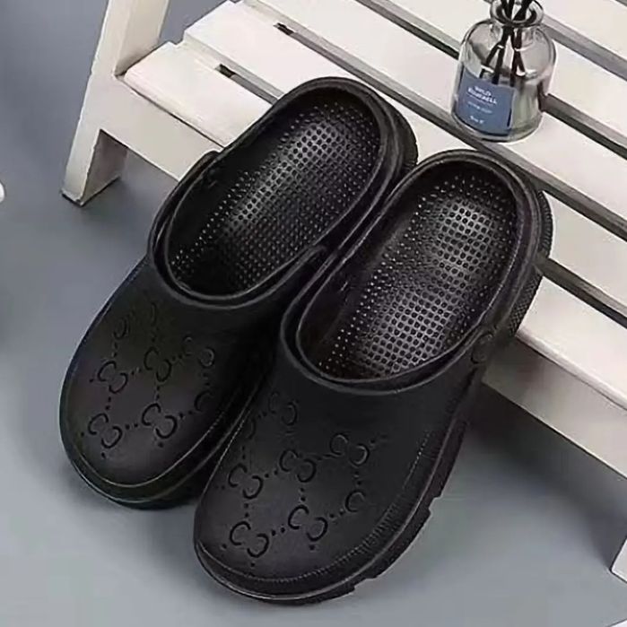 Продам кроксы, сланцы женские