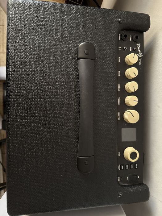 Комбоуселитель fender