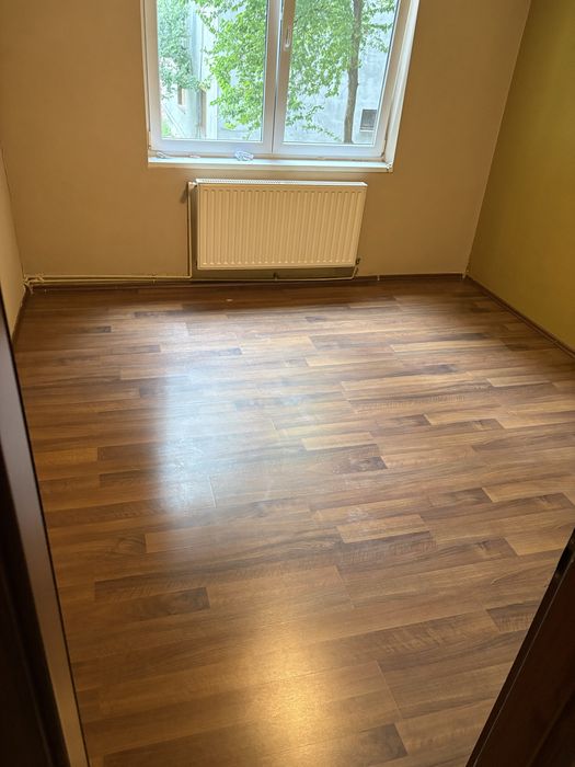 Parchet laminat 8mm nuc Floorpan – aprox. 15 mpPreț: 350lei (ușor negociabil)