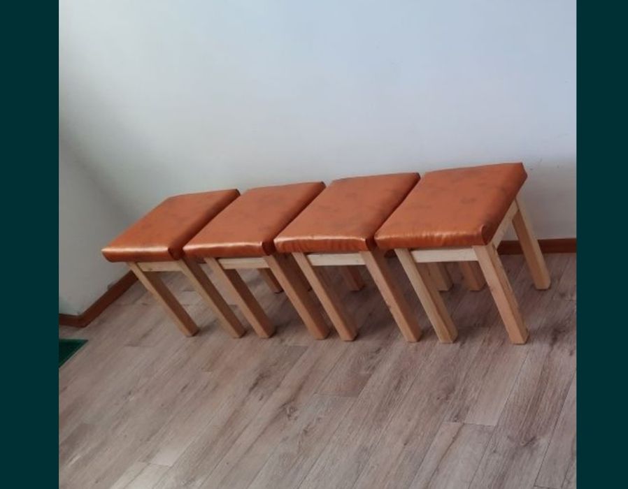 Табурет для кухни из дерева.