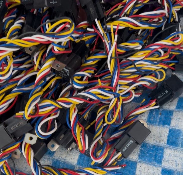 Продам реле с разьемом