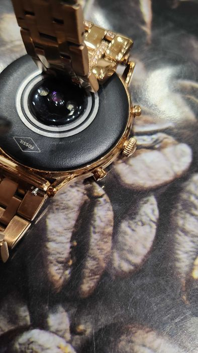 Самски смарт часовник Fossil