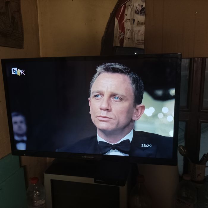 Продавам лед телевизор Самсунг 32 инча