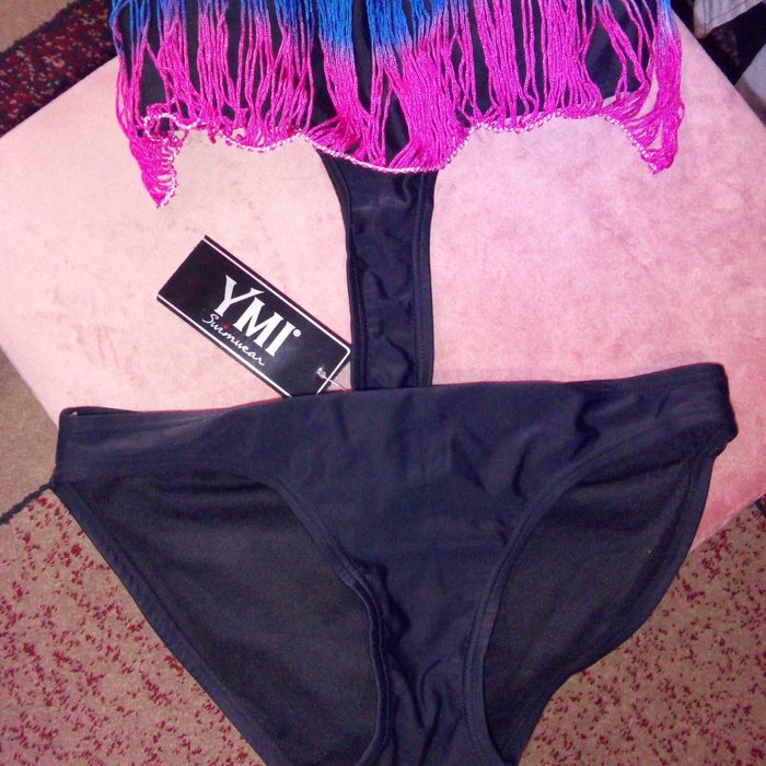 Купальники,обувь  Новые по 2000