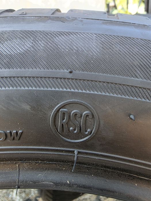 Vând patru anvelope de iarna Bridgestone 245 50 19 dot 1821