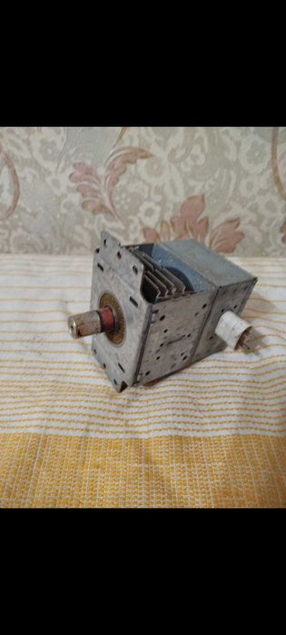 Зап части на м и к р о в о л н о в к у