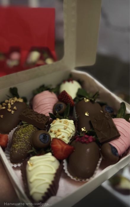 Срочно продам бокс клубникув шоколаде