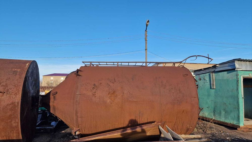 Продам емкости, полки